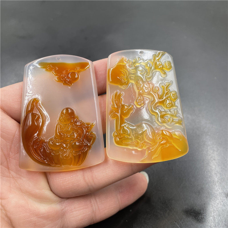 四海玉器 新款天然俏色玉髓玛瑙一路有你牌子 弥勒佛毛衣链挂坠