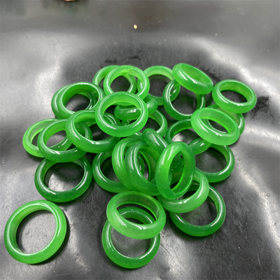 绿色玉戒指指环跑环戒圈