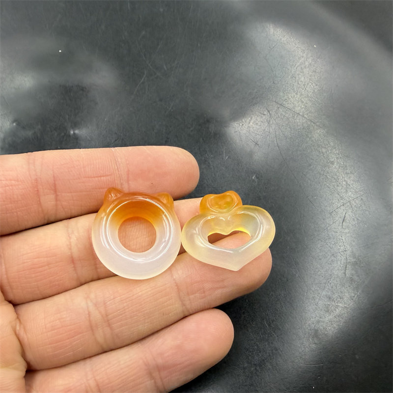 四海玉器 新款俏黄色玉髓玛瑙爱心吊坠 猫耳朵吊坠 挂件 玉坠