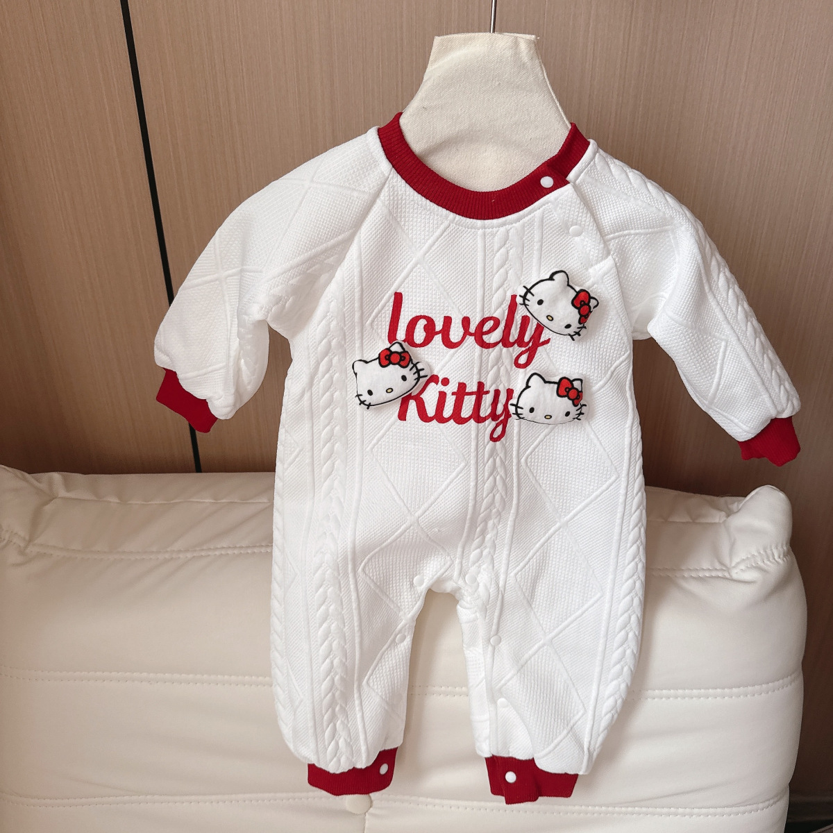 日系女宝宝连体哈衣秋冬纯棉新生儿衣服凯蒂猫婴儿爬爬服保暖可爱