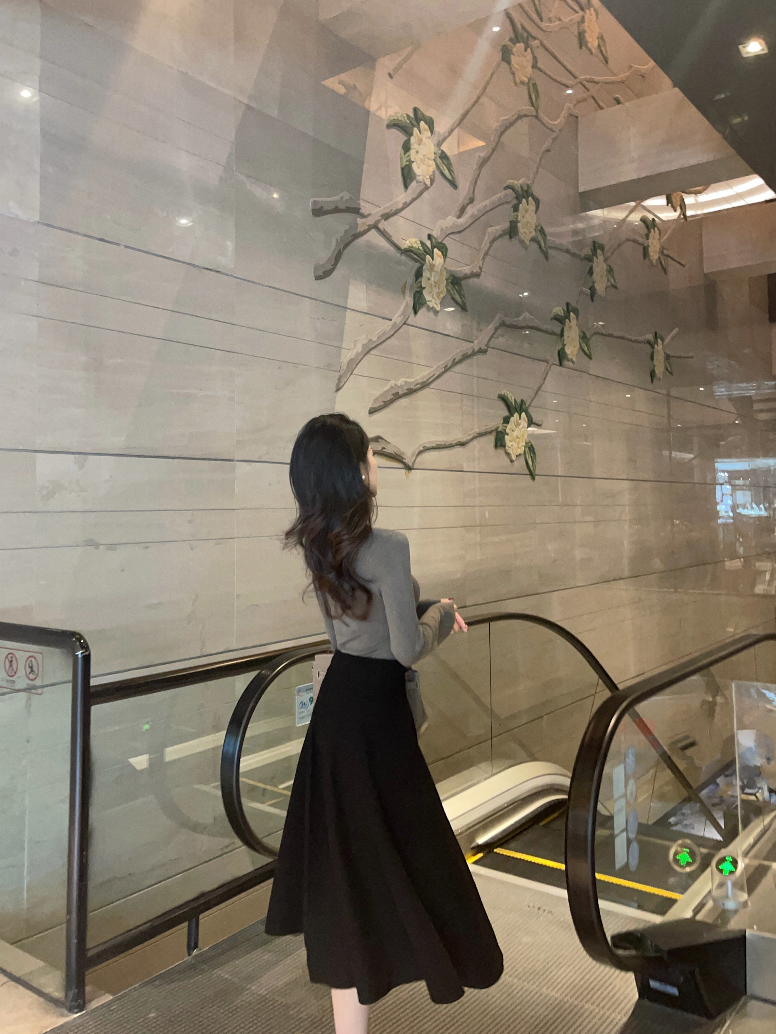 优雅黑天鹅廓形黑色针织半身裙