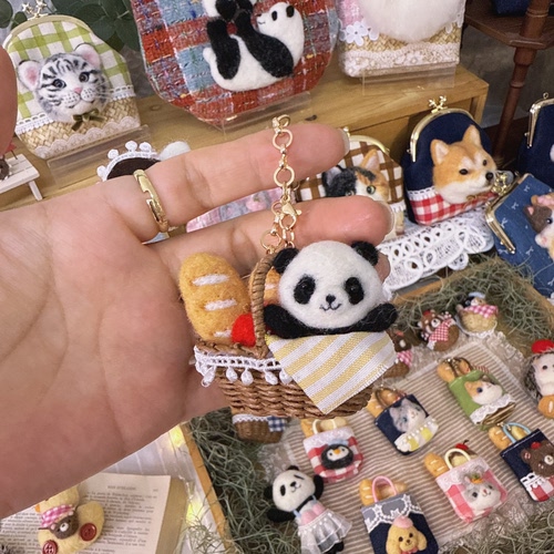 黑白篮子熊猫挂件