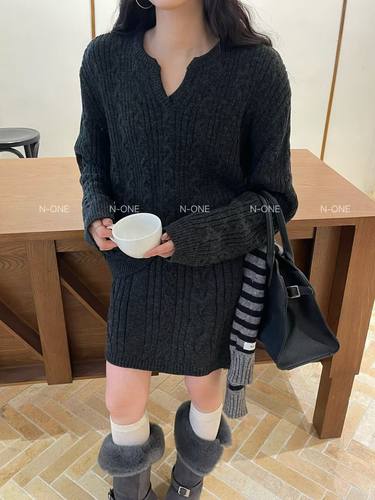 none冬季新款欧货精品女时尚剪刀领纯色百搭显瘦麻花纹羊毛套装