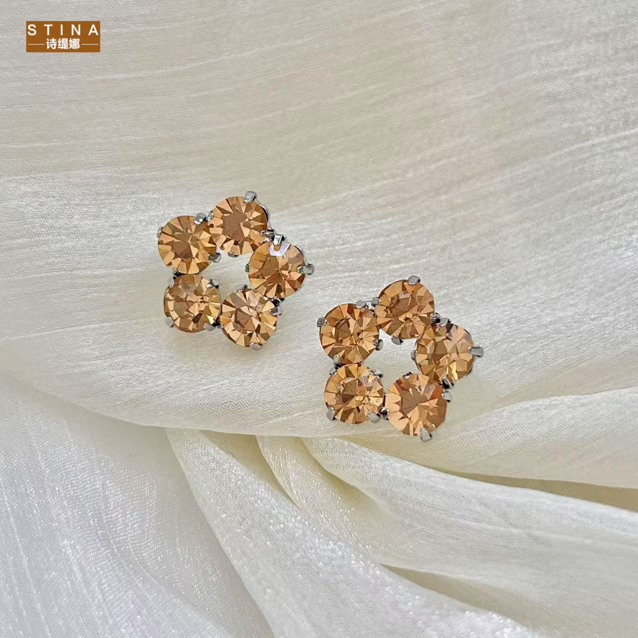 STINA闪亮彩色钻花朵耳钉女时尚