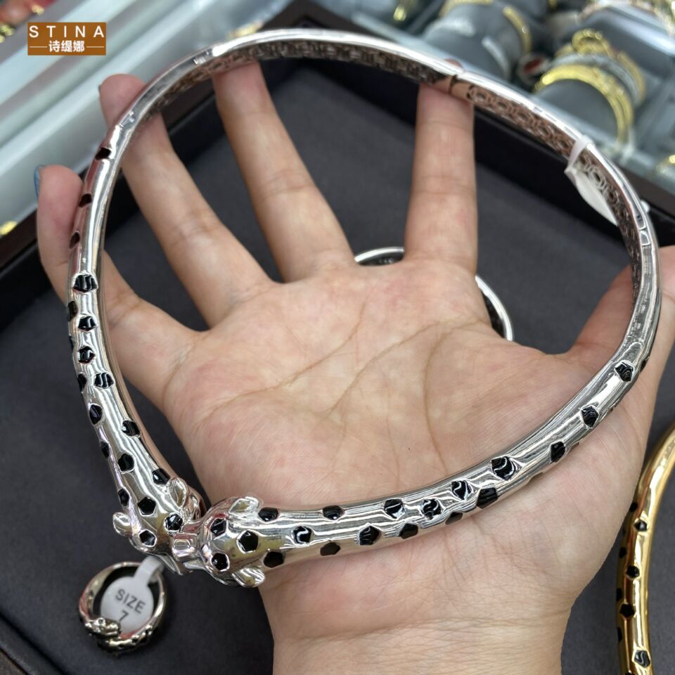 STINA新款轻奢感光身款绿钻眼睛