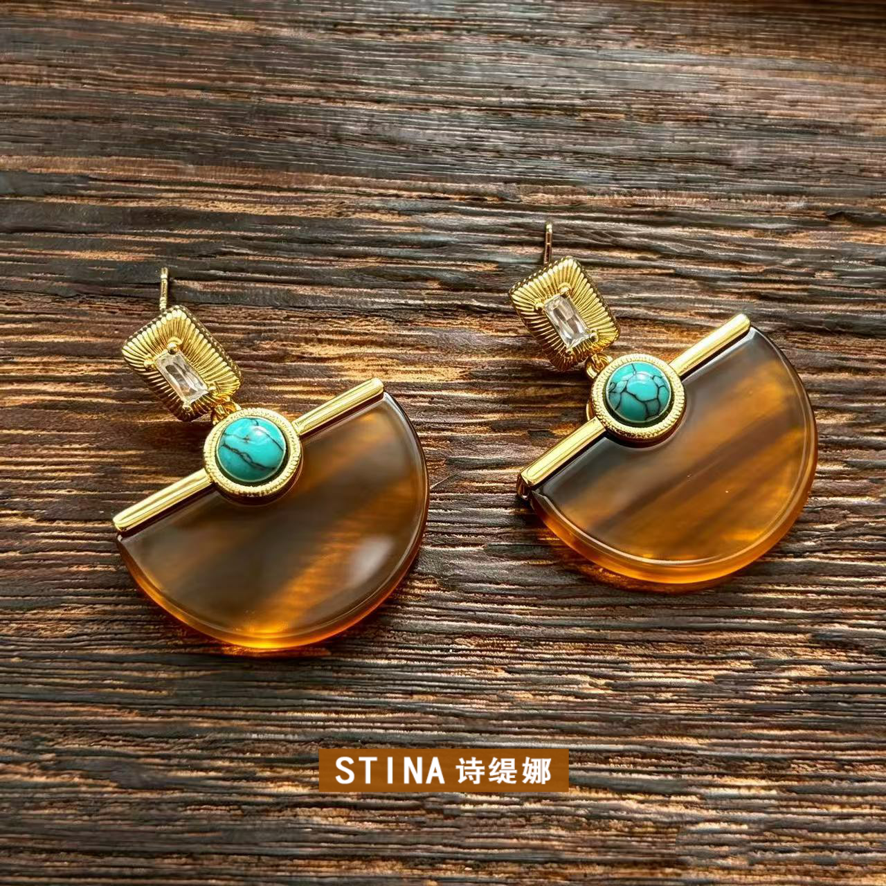 STINA美拉德半圆琥珀色耳饰绿松