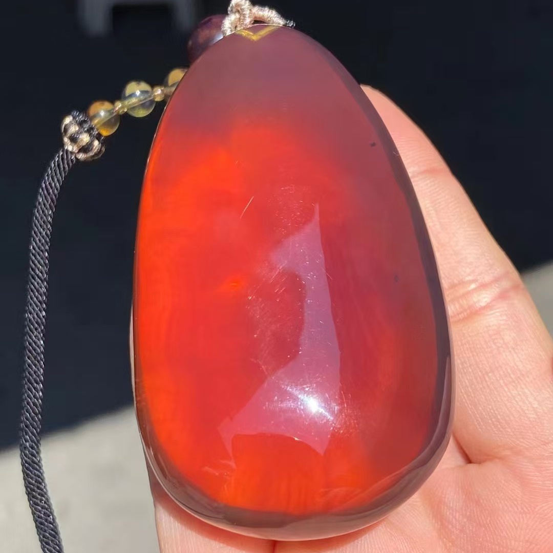 正品天然缅甸琥珀精美金棕红水滴吊坠男女款文玩百搭时尚珠宝饰品