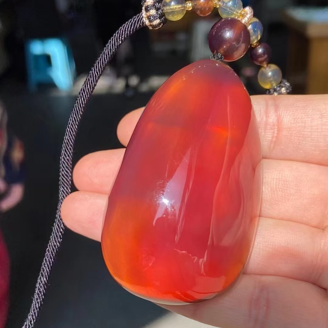 正品天然缅甸琥珀精美金棕红蜜双色水滴吊坠文玩百搭时尚珠宝饰品