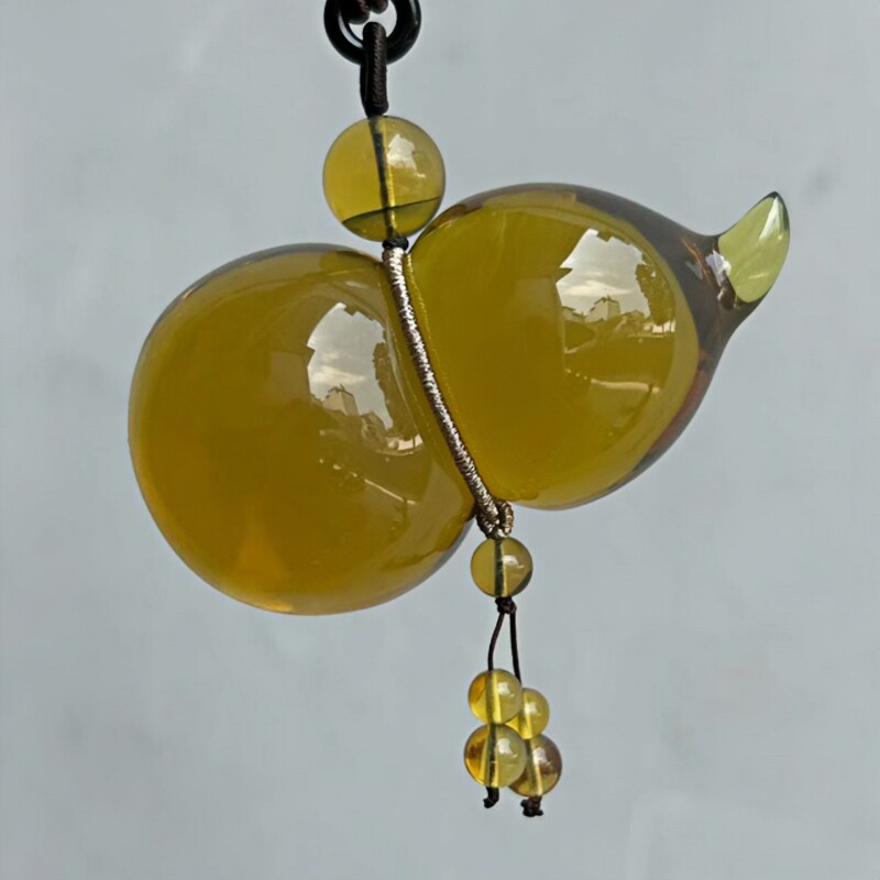 正品天然缅甸琥珀精品玻璃底绿茶 葫芦 圆雕吊坠文玩工艺珠宝饰品