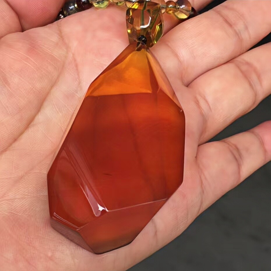 正品天然缅甸琥珀原矿玻璃底血红茶切面随形吊坠文玩稀有珠宝饰品