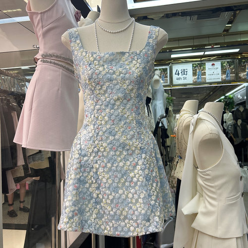 26夏季方领收腰显瘦连衣裙女无袖