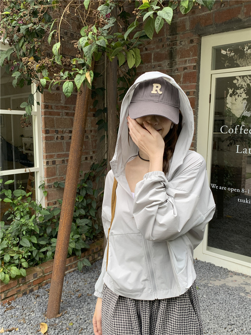 潮牌春秋美式工装冲锋衣外套女户外轻薄防晒衫显瘦连帽多巴胺上衣