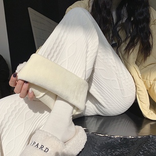 白色加绒麻花纹阔腿裤女秋冬高腰垂感显瘦宽松休闲直筒雪尼尔裤子