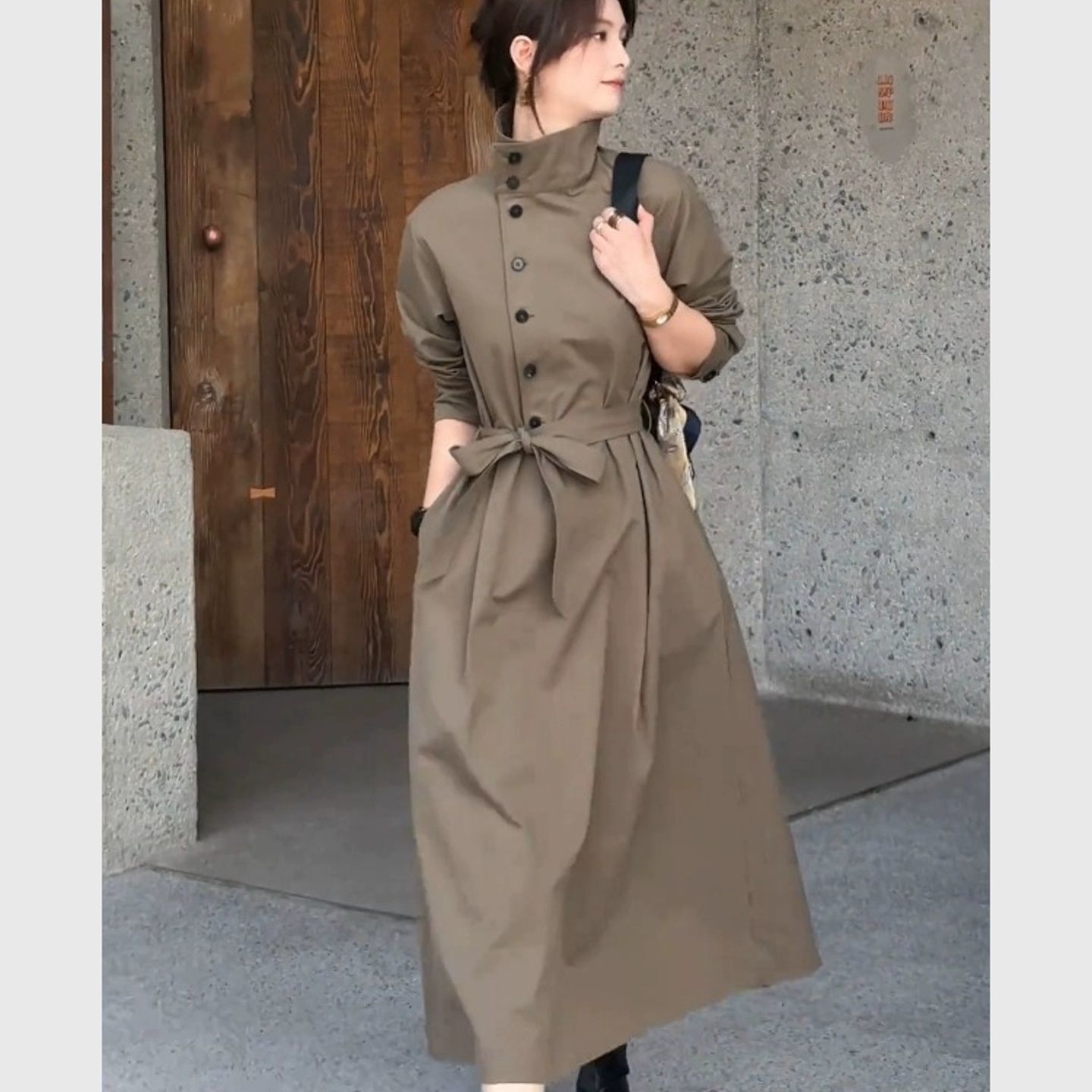 咖色通勤收腰连衣裙女简单大方高级感穿搭法式出席重要场合的裙子