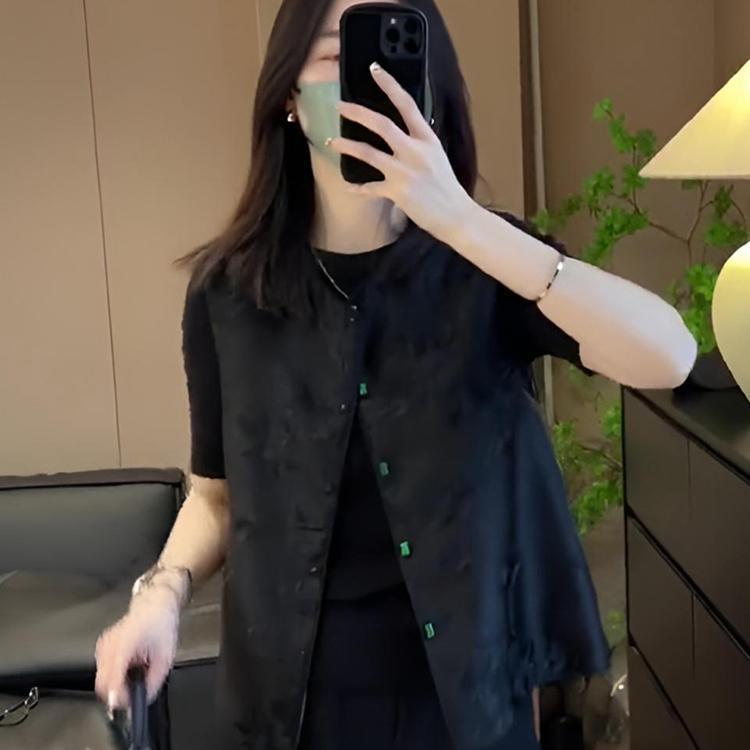 春秋外穿流行款高级感背心叠穿上衣女新中式国风马甲女款2026新款图片