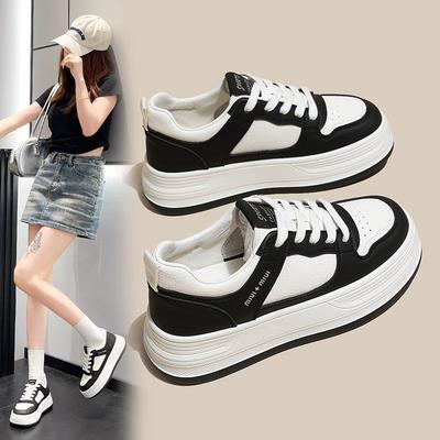 女鞋2025新款秋季防滑运动板鞋小个子配阔腿裤厚底增高小白鞋女款