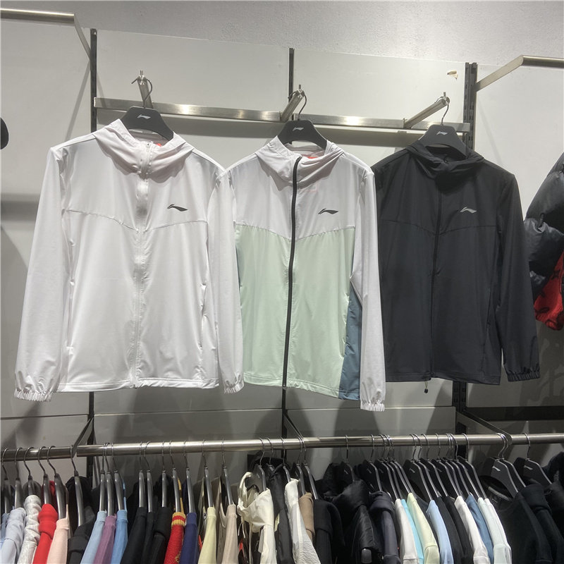 LI NING 2023 새로운 여름 스포츠 윈드 브레이커 남성 방풍 재킷 달리기 속건성 얇은 태양 보호 의류 AFDT185