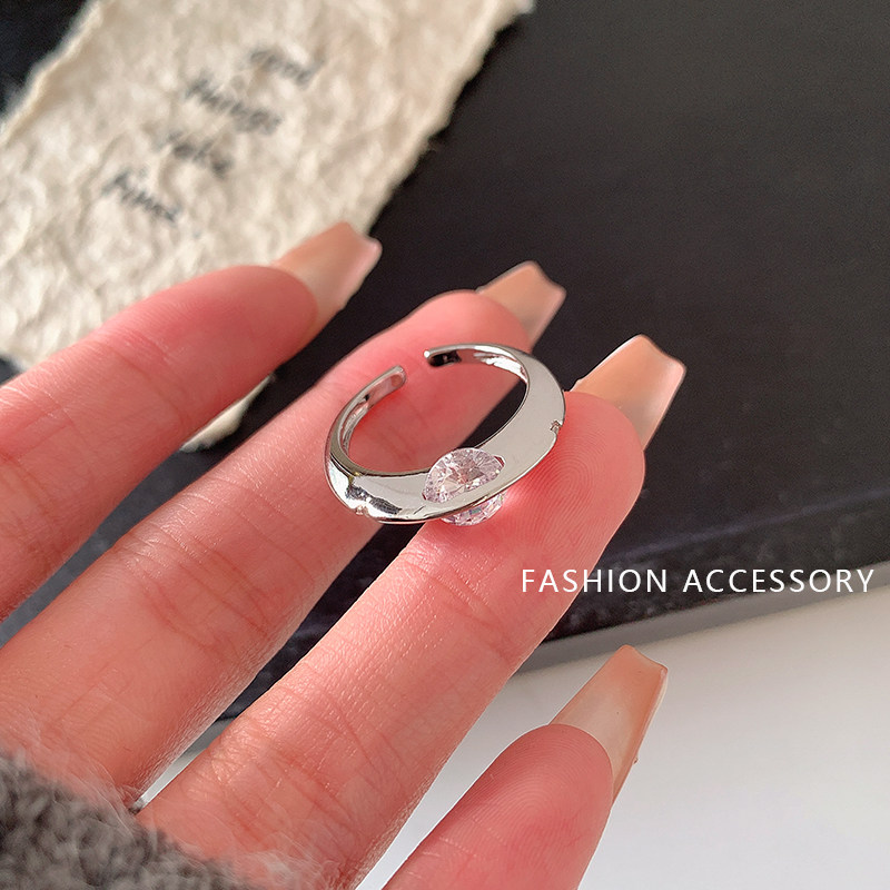 星球环绕锆石戒指女2024新款爆款高级感食指戒精致时尚学生党指环