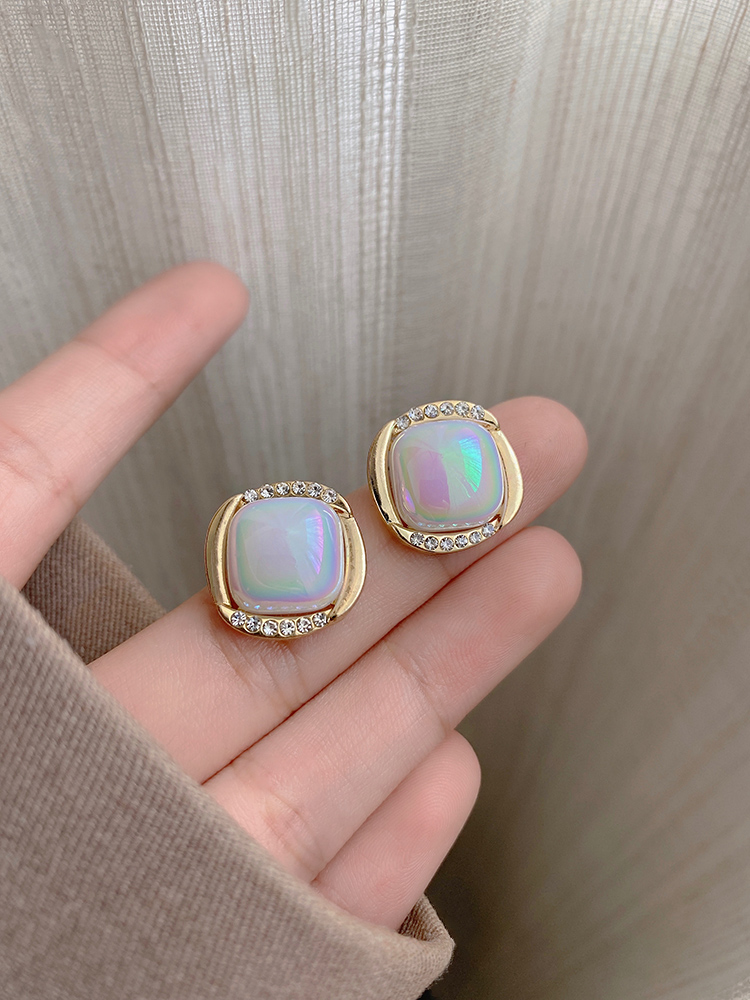 珍珠耳环2024年新款潮小众设计高级感轻奢精致时尚耳钉气质耳饰