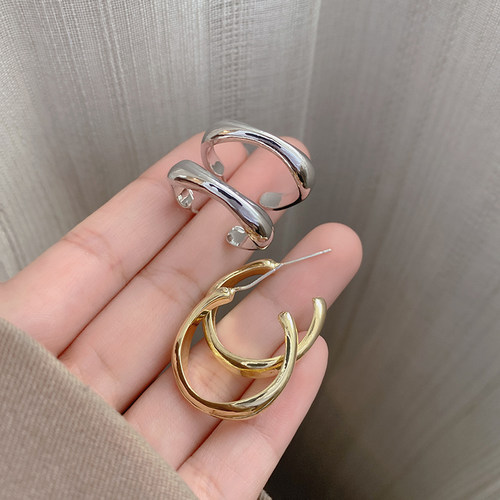 复古港风C型耳钉女款金色高级感耳环小众冷淡风素圈金属耳饰耳圈