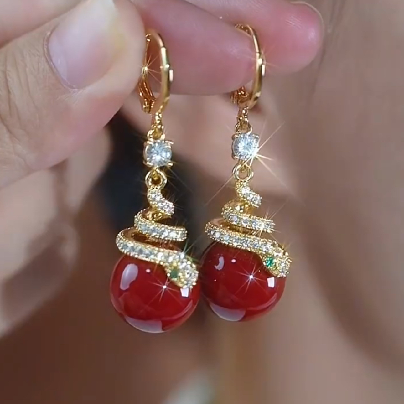 红色灵蛇形仿珍珠耳环女独特新款爆款高级感耳扣小众设计新年耳饰