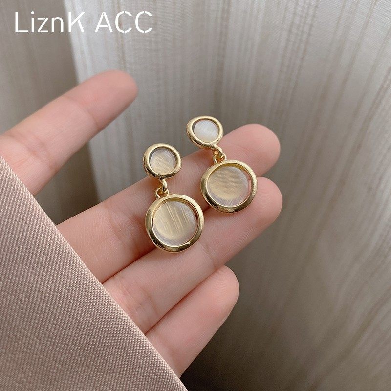 轻奢高级感复古港风日系气耳环2024年新款潮设计感耳钉女