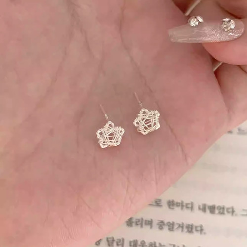 银色星星爱心编织耳钉女轻奢小众设计感秋冬耳环简约镂空独特耳饰