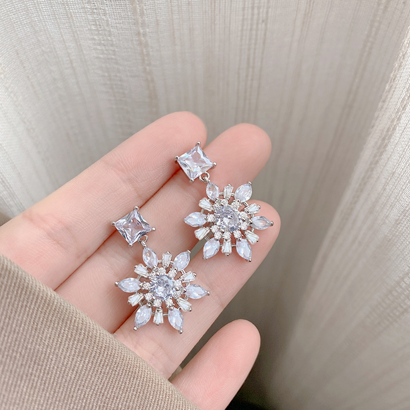 轻奢满钻锆石耳钉气质百搭小众设计高级感耳饰雪花爱心吊坠耳环女