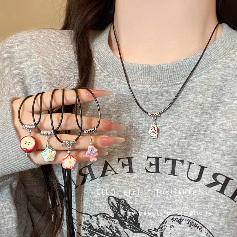 清新甜美陶瓷花朵小鱼吊坠项链女时轻奢时尚高级感锁骨链百搭个性