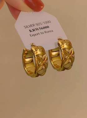 欧美金属菱格耳环轻奢高级感法式复古波浪纹耳扣新款百搭金色耳饰