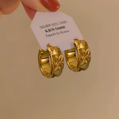 欧美金属菱格耳环轻奢高级感法式复古波浪纹耳扣新款百搭金色耳饰