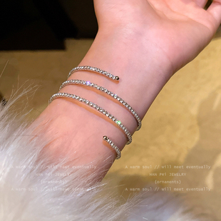 高级感银色多层水晶手镯子女款素圈手镯手链轻奢小众手环弹力饰品