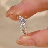 爆闪莫桑排钻戒指女2026新款 轻奢高级感求婚高端锆石食指戒环 爆款