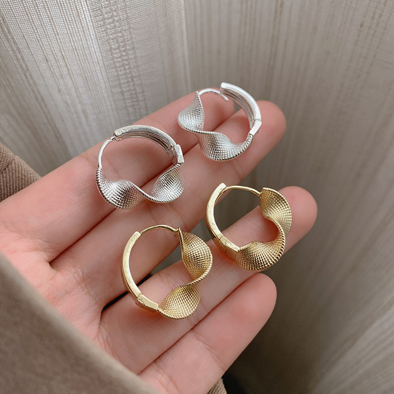 金色编织圈圈耳扣耳环