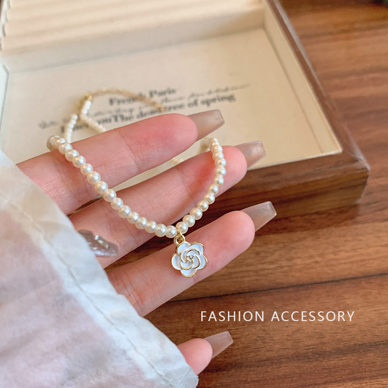 白色山茶花项链2025年新款爆款网红轻奢小众设计感锁骨链气质配饰