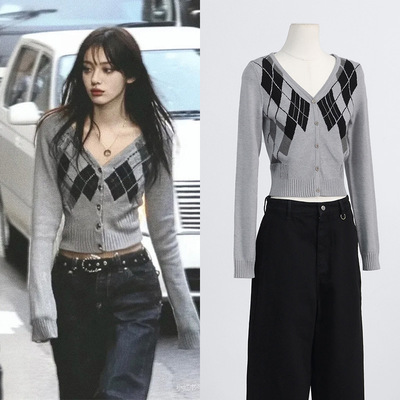 [现货］菱格撞色修身针织衫短款单排扣V领高级感长袖毛织上衣