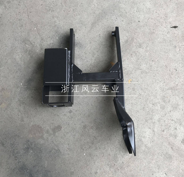 四轮越野摩托车配件大公牛沙滩车双万向节款轴传动后桥架子后平叉
