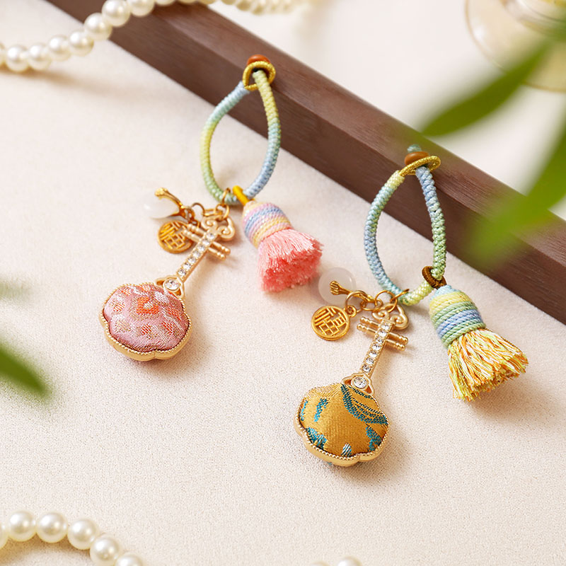 2025新款非遗手工宋锦琵琶挂件