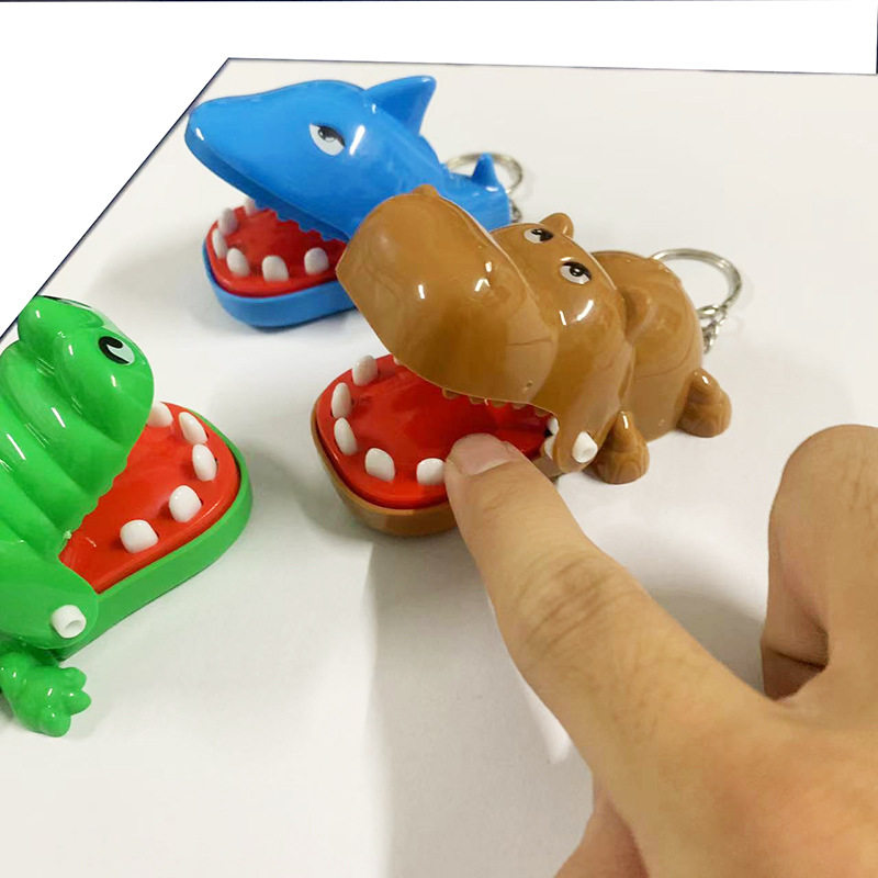 整蛊减压玩具鳄鱼河马咬手指打地鼠钥匙扣手机学生书包创意吊挂件