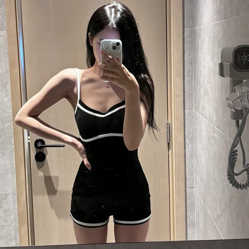 许我耀眼赵露思同款黑色吊带连体遮肚显瘦平角保守泡温泉游泳衣女,运动/瑜伽/健身/球迷用品,连体泳衣,淘宝优惠券,粉丝福利购,淘宝优惠卷