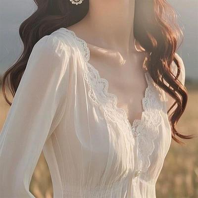 法式绝美独特别致时尚洋气小众轻奢减龄高级感白色蕾丝v领衬衫春