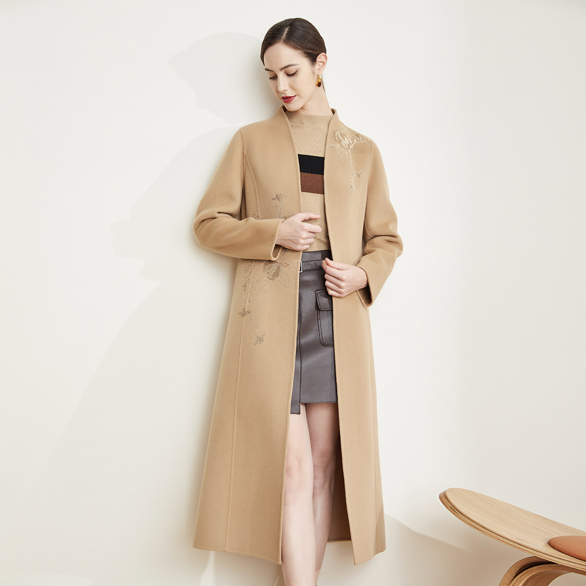 斯尔丽瑟俪2021秋冬新款大气立领收腰大摆烫钻舒适羊毛长款大衣