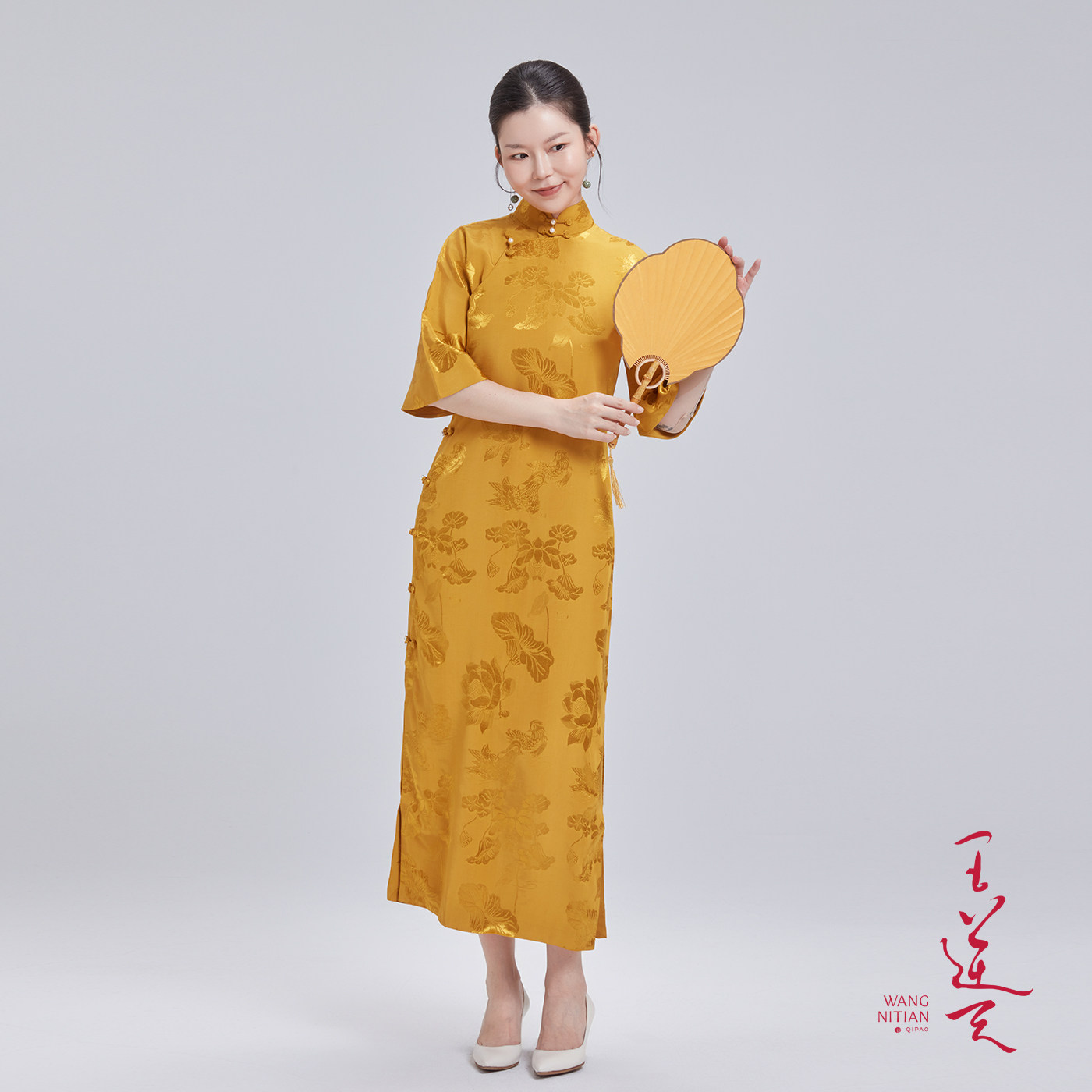 王逆天原创旗袍|24年夏新姜黄金色老料提花古法平裁手工大袖旗袍