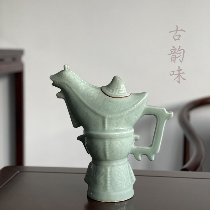 龙泉窑青瓷国营上垟瓷器文革瓷龙窑柴烧陶瓷青铜器蜗牛酒壶摆件
