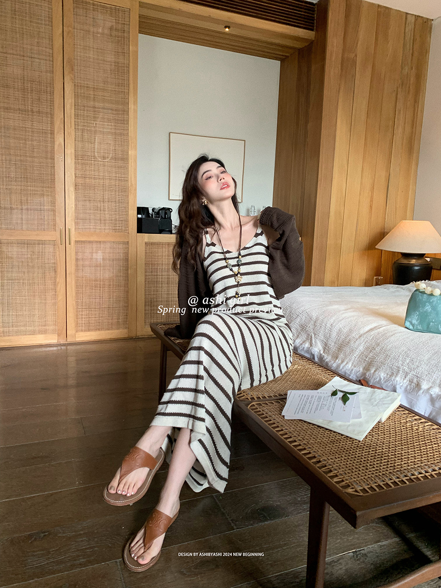 大于诗集拼色条纹吊带连衣裙