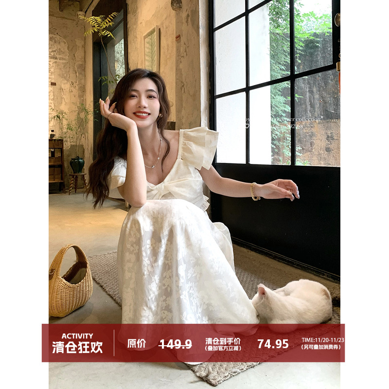 法式度假风A字刺绣蝴蝶结连衣裙