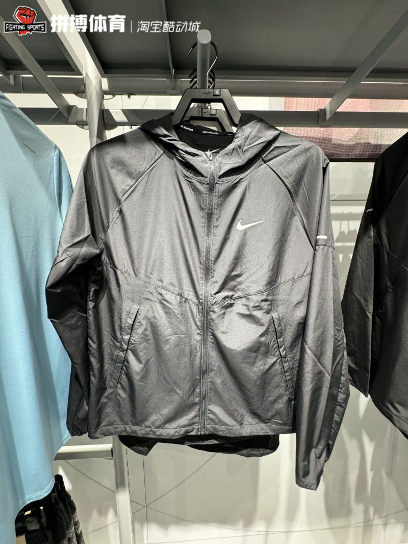 耐克男子拒水跑步夹克防晒皮肤衣夏季新款梭织连帽外套DD4747