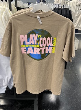 正品Nike耐克男子夏薄款地球印花休闲宽松短袖运动T恤FB9812