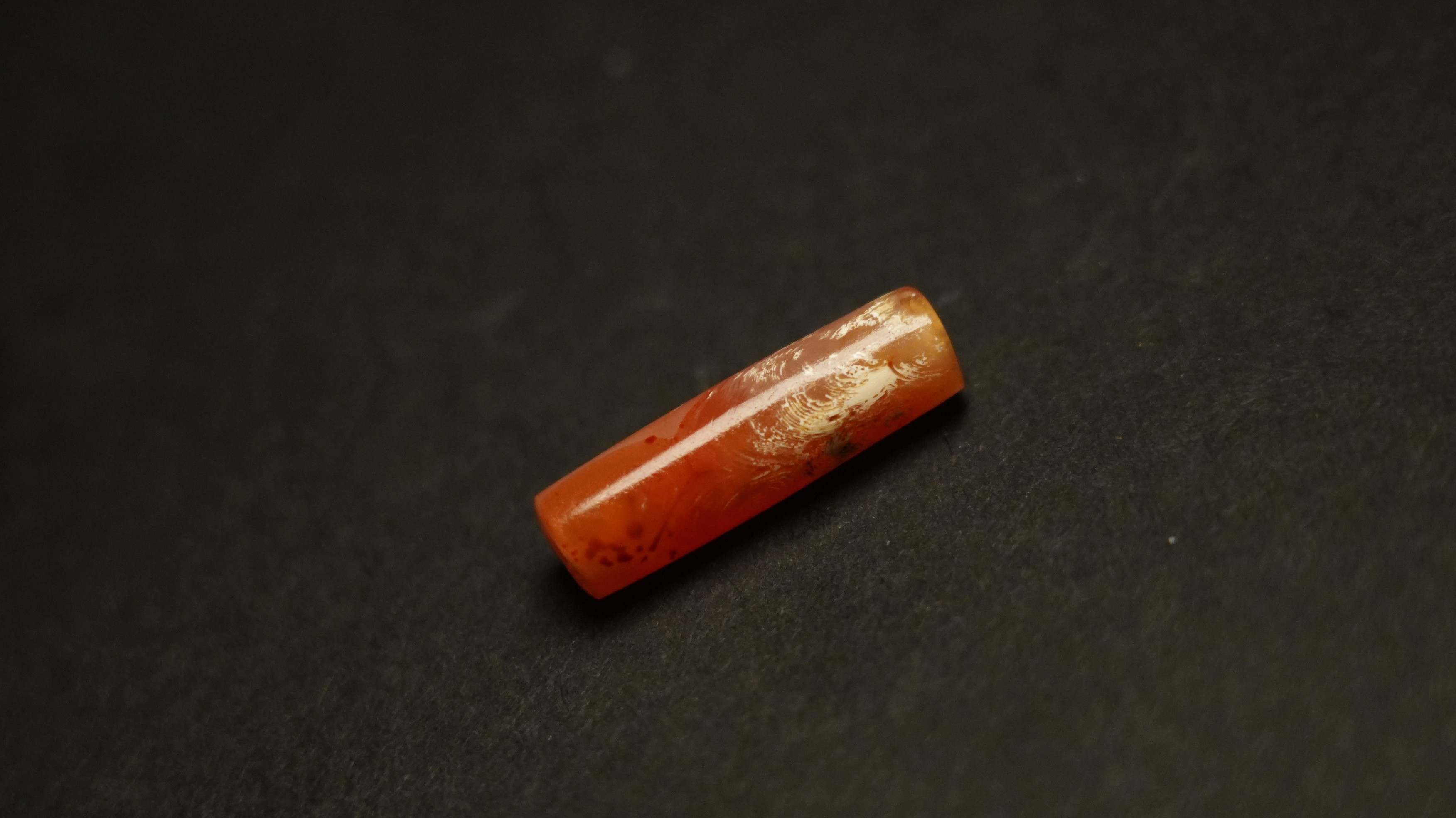 乌尔管珠奶皮沁色带佛眼满朱砂4000多年红玉髓玛瑙非蚀花天珠药师