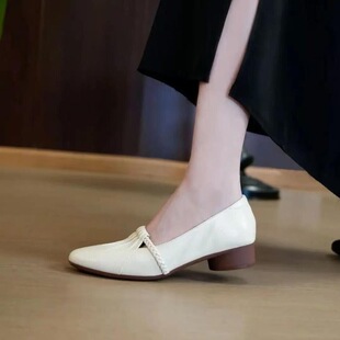 尖头单鞋女2025春夏新款时尚百搭中老年软皮软底不累脚浅口妈妈鞋